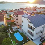 Neli - One Bedroom